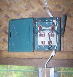 junction box used as switch.jpg