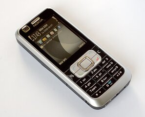 1200px-Nokia_6120_Classic_alga_01.jpg